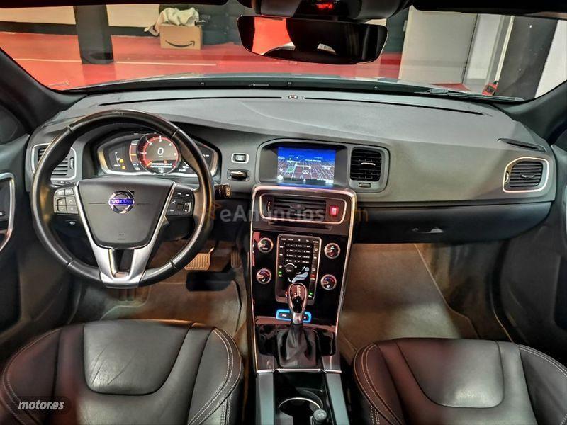 Volvo V 60 2.4 D5 Twin AWD Summum Auto de 2017 con 96.000 Km por 21.000 EUR. en Madrid