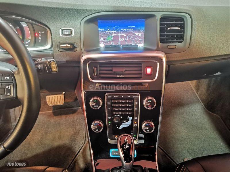 Volvo V 60 2.4 D5 Twin AWD Summum Auto de 2017 con 96.000 Km por 21.000 EUR. en Madrid