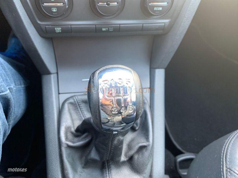 Skoda Octavia Combi 2.0 TDI Elegance de 2006 con 290.000 Km por 3.500 EUR. en Pontevedra