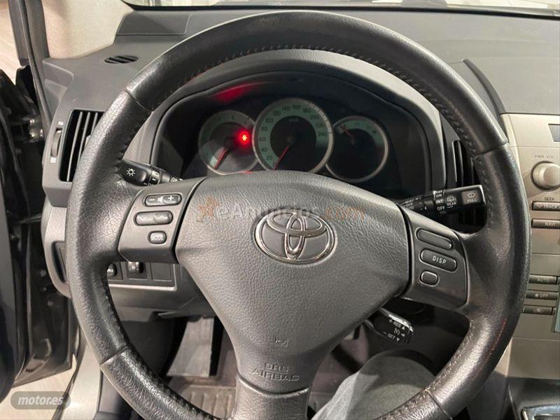 Toyota Corolla Verso 2.2 D4D 136cv Luna de 2006 con 165.000 Km por 3.750 EUR. en Barcelona