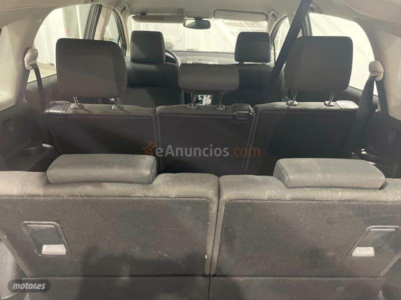 Toyota Corolla Verso 2.2 D4D 136cv Luna de 2006 con 165.000 Km por 3.750 EUR. en Barcelona