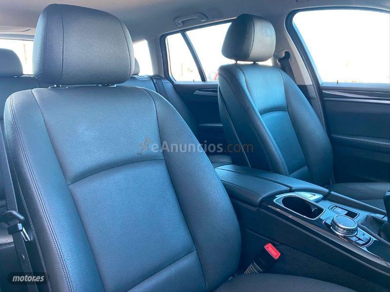 BMW Serie 5 518d Touring de 2016 con 99.000 Km por 18.990 EUR. en Sevilla
