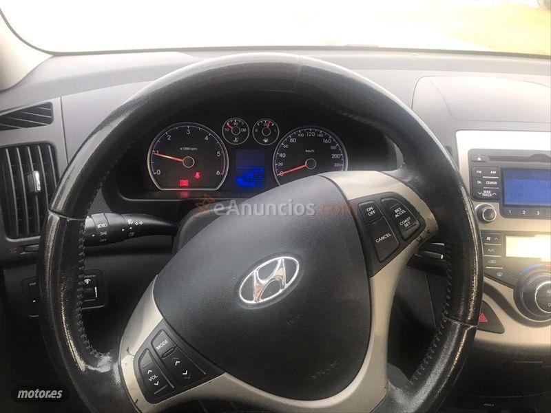 Hyundai i30 CW 1.6 CRDi 90cv Comfort de 2010 con 290.000 Km por 3.499 EUR. en Burgos