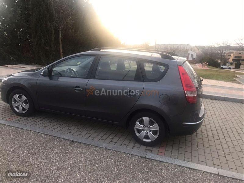 Hyundai i30 CW 1.6 CRDi 90cv Comfort de 2010 con 290.000 Km por 3.499 EUR. en Burgos