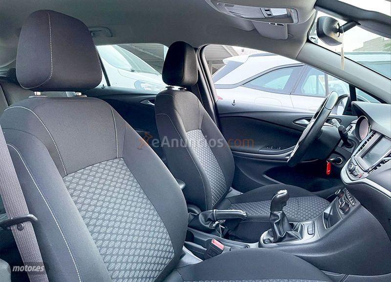 Opel Astra 1.6 CDTi 81kW 110CV Selective ST de 2017 con 110.000 Km por 12.990 EUR. en Barcelona