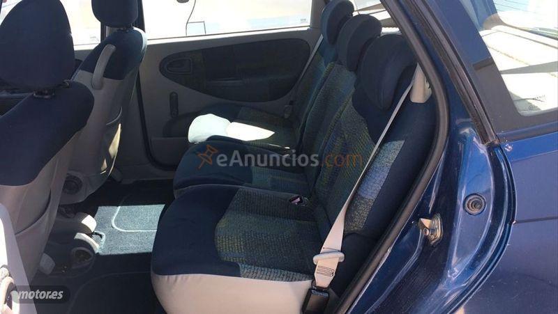 Renault Megane SCENIC AUTHENTIQUE 1.9DTI de 2001 con 270.000 Km por 2.500 EUR. en Granada