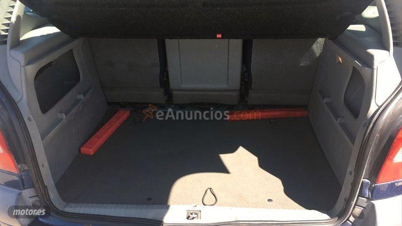 Renault Megane SCENIC AUTHENTIQUE 1.9DTI de 2001 con 270.000 Km por 2.500 EUR. en Granada