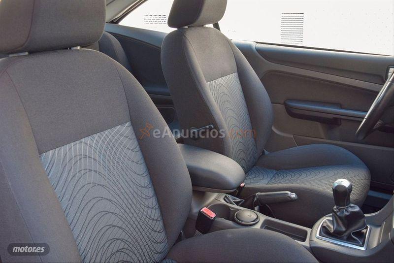 Ford Focus 1.6 CC Trend de 2007 con 148.100 Km por 5.900 EUR. en Madrid