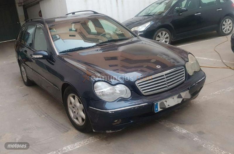 Mercedes Clase C C 200 CDI Avantgarde Familiar de 2005 con 330.000 Km por 1.500 EUR. en Badajoz
