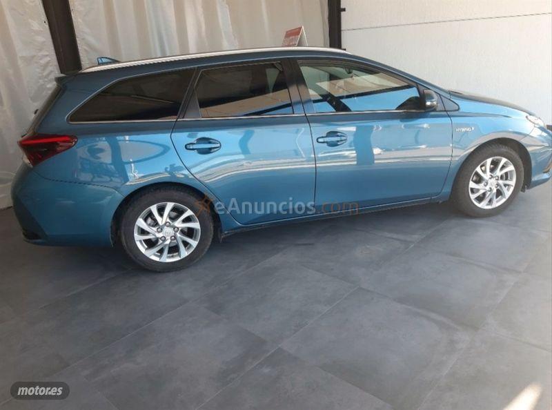 Toyota Auris 1.8 140H Active Touring Sports de 2016 con 172.700 Km por 12.500 EUR. en Cantabria