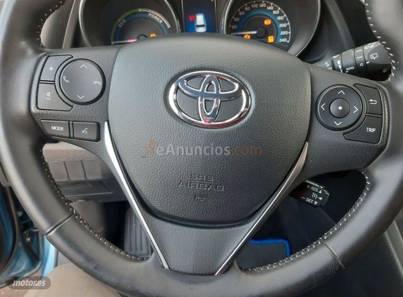 Toyota Auris 1.8 140H Active Touring Sports de 2016 con 172.700 Km por 12.500 EUR. en Cantabria
