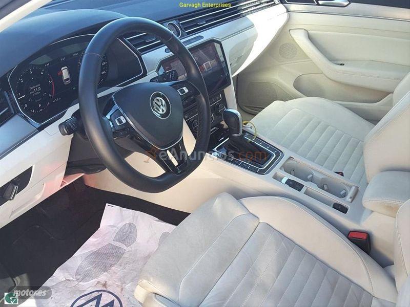 Volkswagen Passat Sport 2.0 TDI 140kW 190CV DSG Variant de 2017 con 180.471 Km por 18.850 EUR. en Sevilla