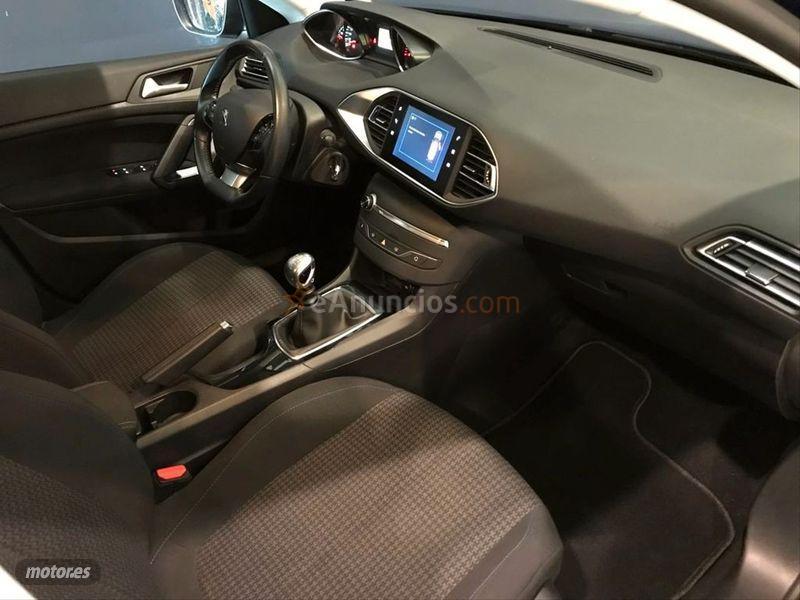 Peugeot 308 SW Style 1.5 BlueHDi 96KW 130CV de 2018 con 54.000 Km por 16.800 EUR. en Caceres