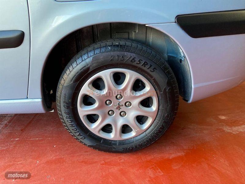 Peugeot 807 SR Pack 2.0 HDI de 2004 con 273.000 Km por 2.990 EUR. en Madrid