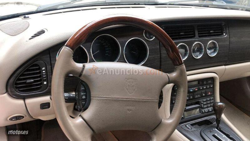 Jaguar XK XK8 CONVERTIBLE de 2001 con 124.000 Km por 14.500 EUR. en Madrid