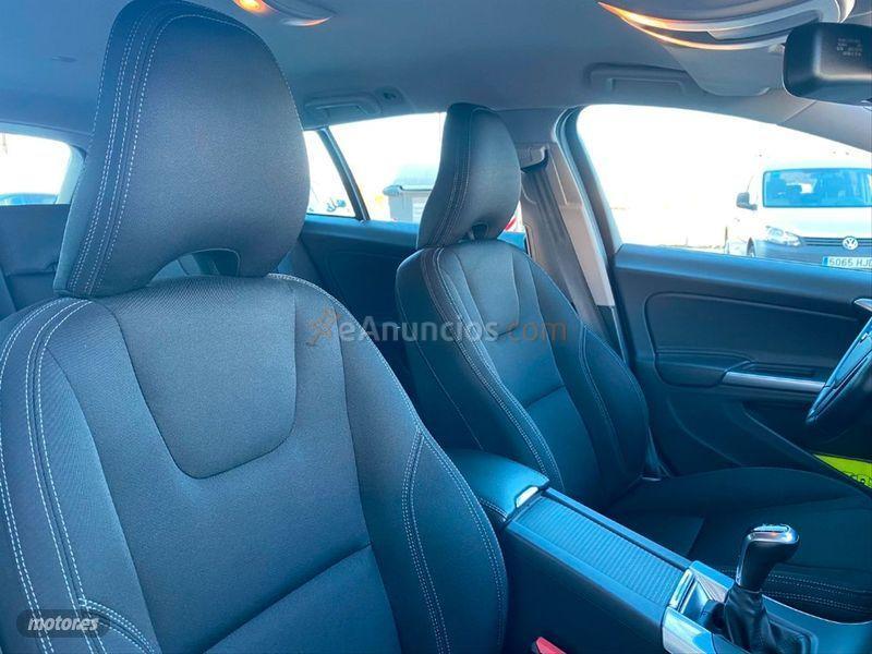 Volvo V 60 2.0 D2 Kinetic de 2016 con 86.000 Km por 15.990 EUR. en Sevilla