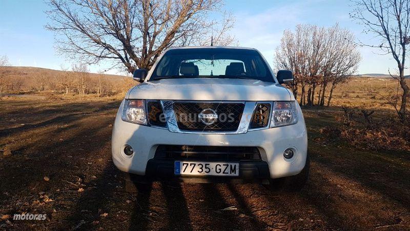 Nissan Navara 2.5 dCi LE Doble Cabina Pack Tecn 4X4 de 2010 con 378.000 Km por 10.499 EUR. en Avila