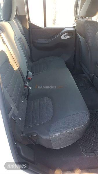 Nissan Navara 2.5 dCi LE Doble Cabina Pack Tecn 4X4 de 2010 con 378.000 Km por 10.499 EUR. en Avila