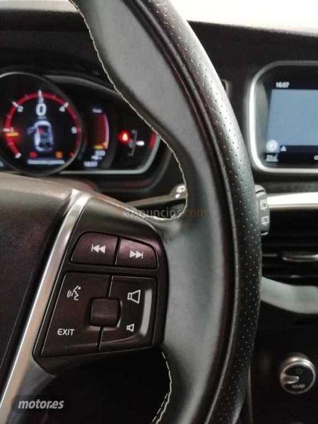 Volvo V 40 V40 D3 R-Design Momentum 150 de 2016 con 92.543 Km por 14.990 EUR. en Madrid