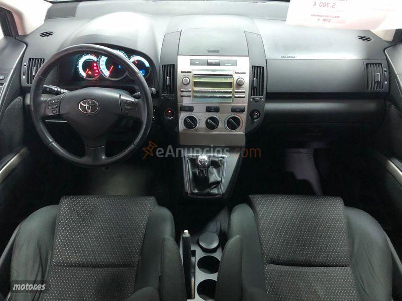 Toyota Corolla Verso 2.2 D4D 136cv Luna de 2007 con 148.021 Km por 5.700 EUR. en Sevilla