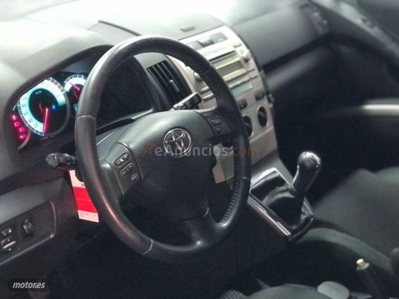 Toyota Corolla Verso 2.2 D4D 136cv Luna de 2007 con 148.021 Km por 5.700 EUR. en Sevilla