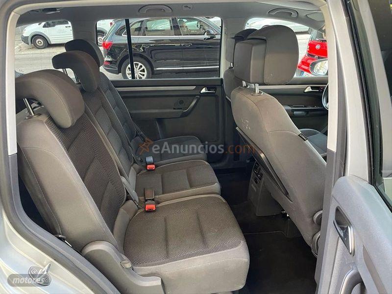 Volkswagen Touran 1.6 TDI 105cv DSG Edition de 2013 con 162.000 Km por 10.990 EUR. en Barcelona