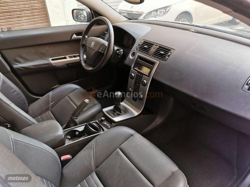 Volvo V 50 1.6D Momentum de 2005 con 199.000 Km por 4.390 EUR. en Granada