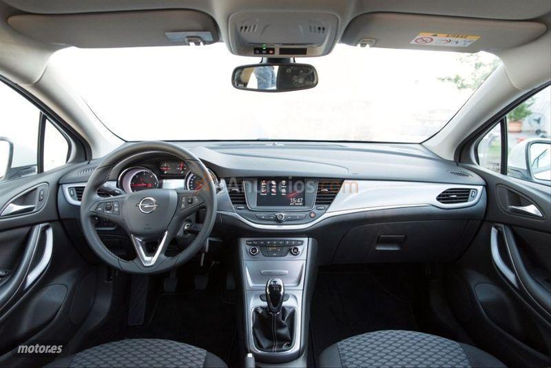 Opel Astra 1.6 CDTi 81kW 110CV Selective ST de 2017 con 87.000 Km por 10.950 EUR. en Malaga