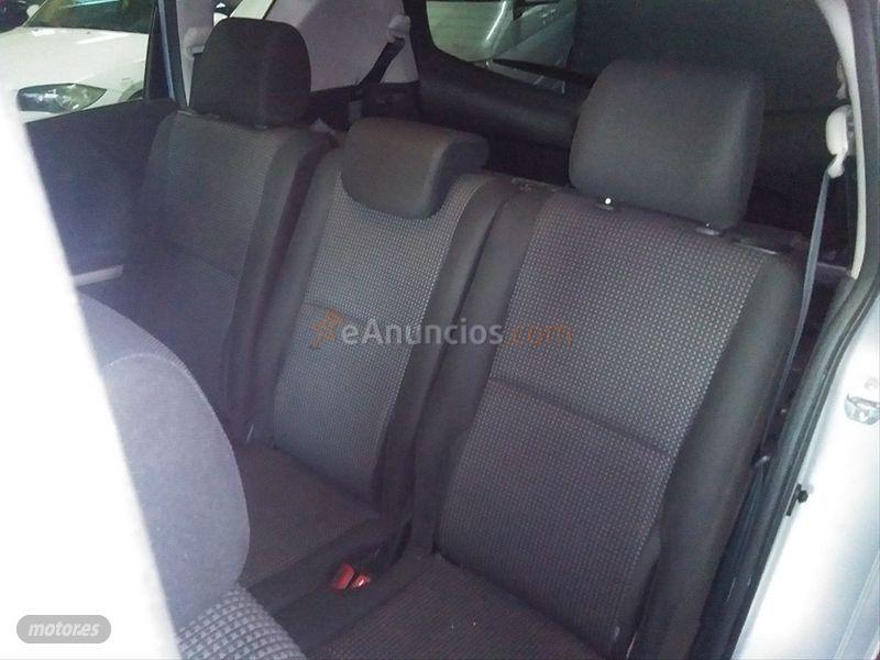 Toyota Corolla Verso 2.2 D4D 136cv Luna de 2007 con 230.000 Km por 4.290 EUR. en Madrid