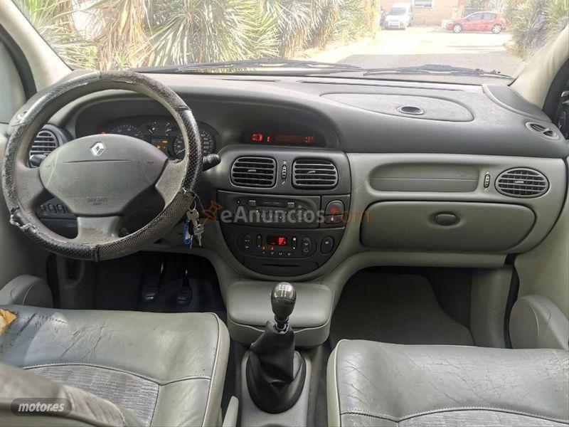 Renault Megane SCENIC PRIVILEGE 1.9DCI de 2001 con 230.000 Km por 1.600 EUR. en Sevilla