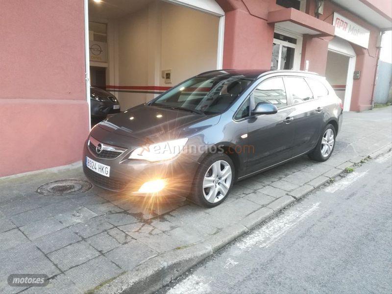 Opel Astra 1.7 CDTi 110 CV Selective ST de 2012 con 203.565 Km por 4.999 EUR. en La Coruna
