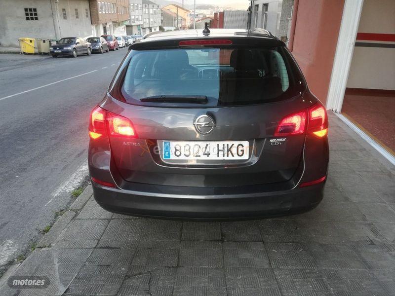 Opel Astra 1.7 CDTi 110 CV Selective ST de 2012 con 203.565 Km por 4.999 EUR. en La Coruna