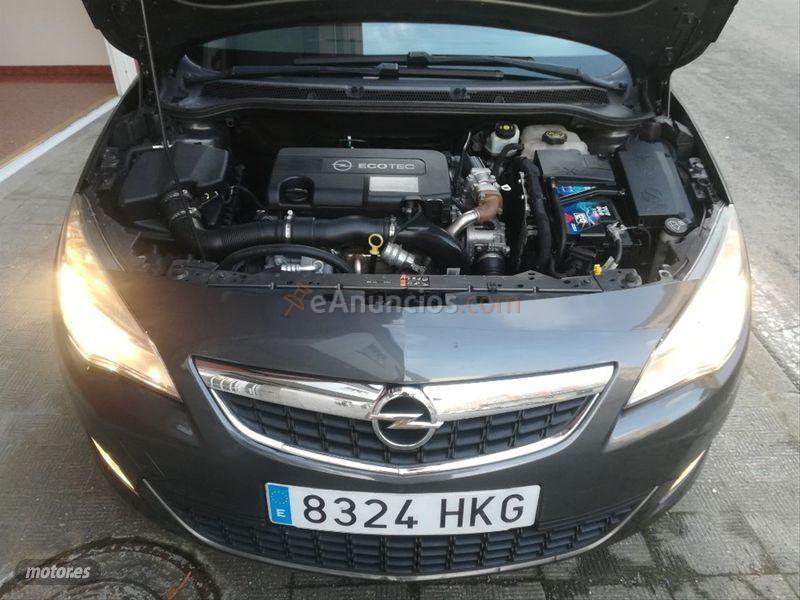 Opel Astra 1.7 CDTi 110 CV Selective ST de 2012 con 203.565 Km por 4.999 EUR. en La Coruna