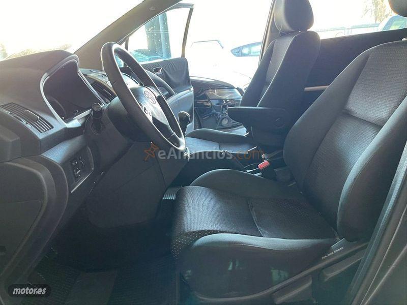 Toyota Corolla Verso 2.2 D4D 136 CV Sol de 2009 con 179.123 Km por 5.699 EUR. en Sevilla