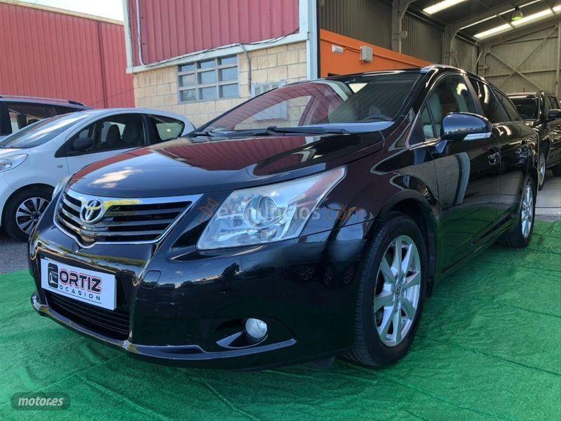 Toyota Avensis 2.2 D4D Executive Wagon de 2009 con 245.000 Km por 3.400 EUR. en Cantabria