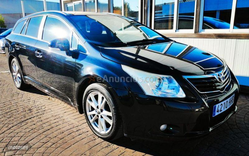 Toyota Avensis 120D Comfort Cross Sport de 2012 con 120.000 Km por 9.600 EUR. en Sevilla