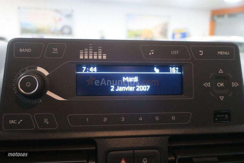 Citroen Berlingo Talla M BlueHDi 100 SS FEEL de 2022 con 30 Km por 21.990 EUR. en Malaga