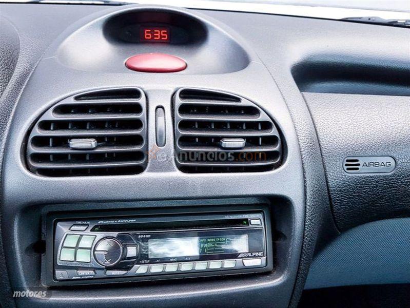 Peugeot 206 1.6 de 2002 con 196.300 Km por 2.390 EUR. en Tarragona