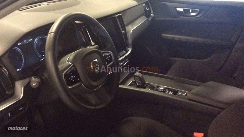 Volvo V 60 2.0 D4 Auto AWD de 2021 con 15.740 Km por 39.600 EUR. en Barcelona