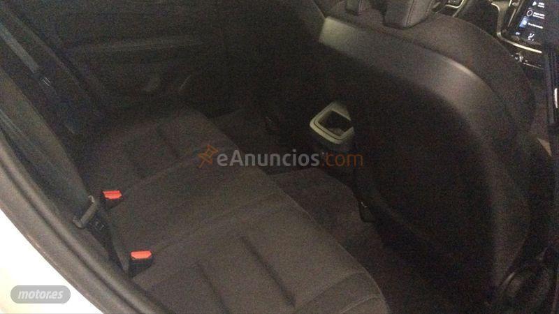 Volvo V 60 2.0 D4 Auto AWD de 2021 con 15.740 Km por 39.600 EUR. en Barcelona