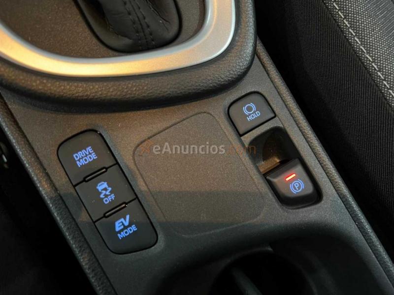 Toyota Yaris HYBRID. Solo estrenado 