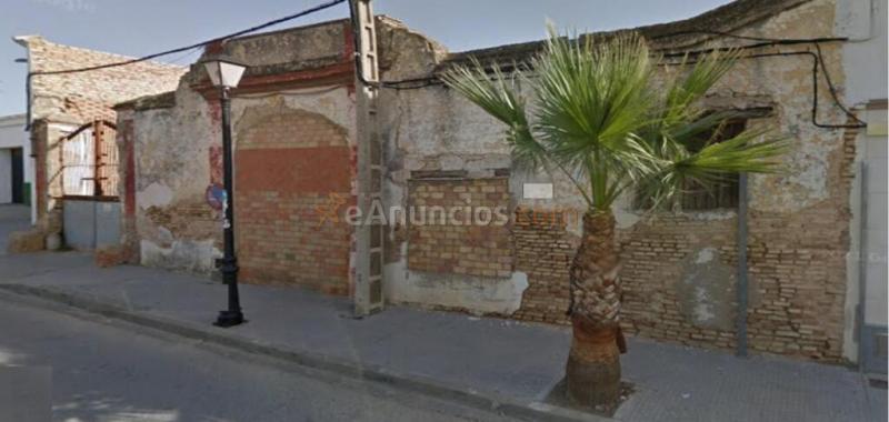 Gran solar de 1637 m2 ubicado en una de las principales vías centrales