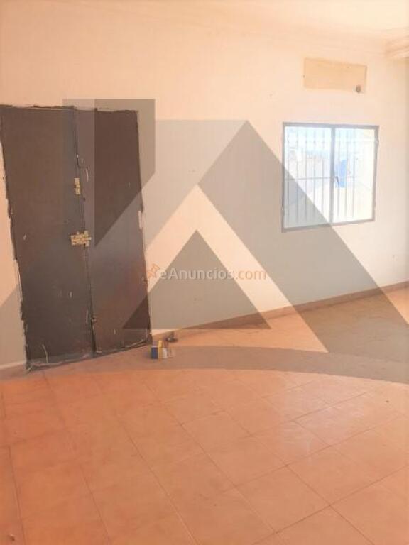 Piso en primera planta sin ascensor, necesita reforma.