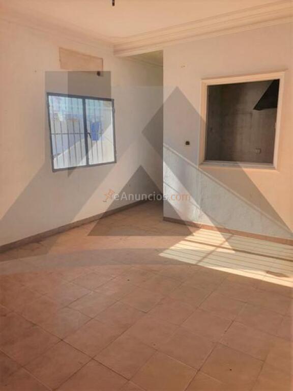 Piso en primera planta sin ascensor, necesita reforma.