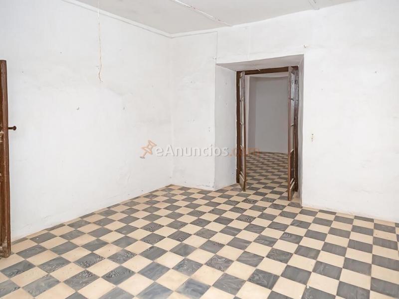 Casa adosada distribuida en dos plantas **PRECIO NEGOCIABLE**