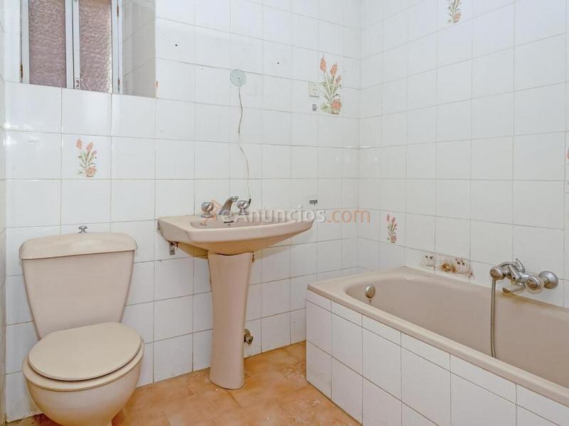 Casa adosada distribuida en dos plantas **PRECIO NEGOCIABLE**