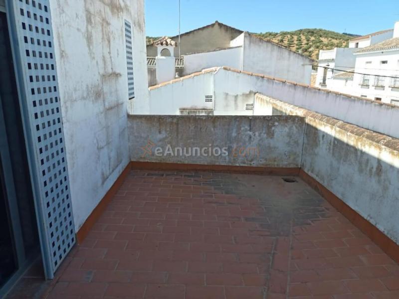 Gran casa de 409 m2 dotada de 521 m2 de patio.