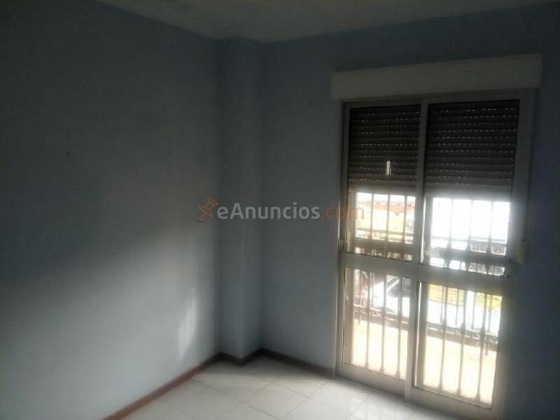 Casa de 3 plantas  **PRECIO NEGOCIABLE**