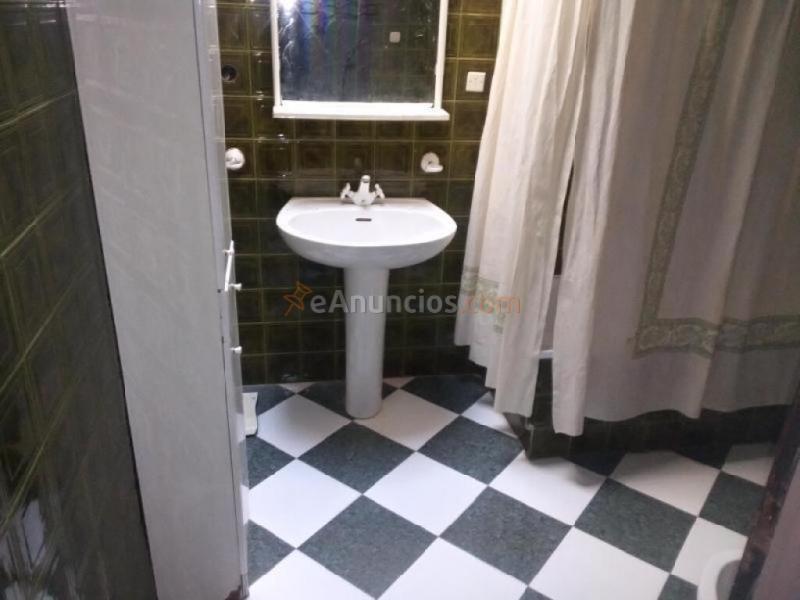 Casa de 3 plantas  **PRECIO NEGOCIABLE**