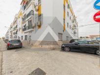 Gran local de esquina de 238 m2, con 3 accesos desde dos calles,